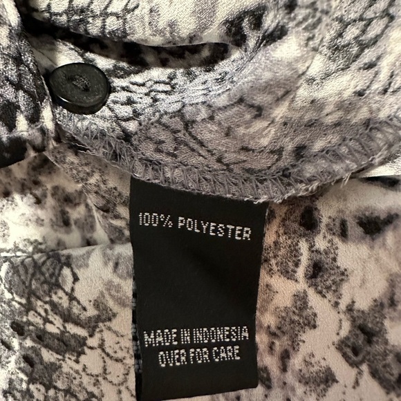 IZ Byer Women's Snake Print 3/4 Sleeve Blouse - Picture 3 of 9